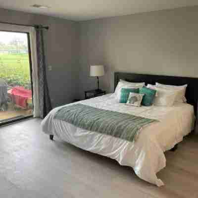 Perfect for Golfer's, P-baller's and Beach Goer's! Rooms