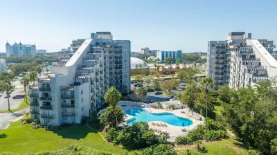 Luxury Lakeview Getaway 1 mile Universal Studios Hotels near Majestic Life Church