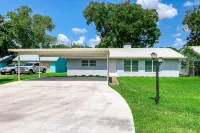 Dog-friendly home w/ a furnished patio, free WiFi, & central A/C- near cove Hotels in Buchanan Dam
