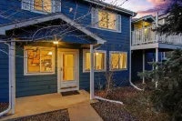 Panoramic Views and Cozy Gas Fireplace - Charming Mountain Haven