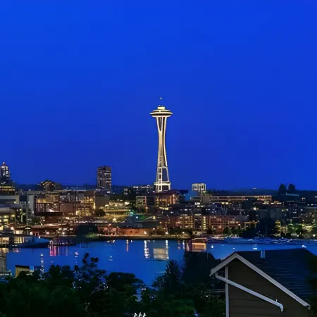 4BR | BBQ, Views, Rooftop | Eastlake | Sophari