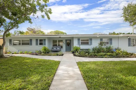 Tropical Paradise Retreat - Coastal Oasis with Heated Pool