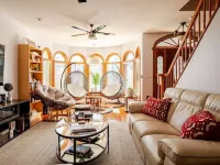 Comfortable & Spacious Luxury Home w/ Chef’s Kitchen only 15 mins to Boston Hotels in Everett