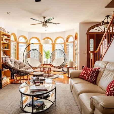 Comfortable & Spacious Luxury Home w/ Chef’s Kitchen only 15 mins to Boston