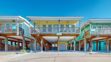 Shared Pool, Pet Friendly, Golf Cart Access Отели рядом с достопримечательностью «Fly It Port ' A»