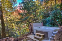 Tranquil Hideaway with Hot Tub and Scenic Deck - Cozy Forest Retreat Hotels in Cooper Gap