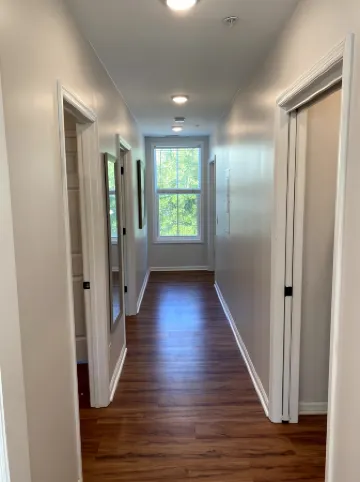 Heart of Downtown Exploration and Relaxation - Charming Historic Cottage