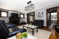5Br, 1.5 BA Close to Niagara Falls State Park Hotels in Lewiston