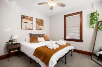 Vintage Charm with Cozy Outdoor Oasis - Enchanting Stylish Retreat Hotels in Spring Bay Township