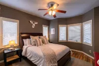 Amazing Views and Cozy Gas Fireplace - Stunning Mountain Retreat Hotels near Sugar Mountain