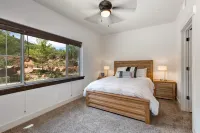 Luxurious Amenities and Hot Tub - Stunning Mountain Retreat Hotels in Snyderville