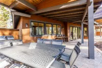 Private Hot Tub and Scenic Forest Views - Charming Luxury Haven