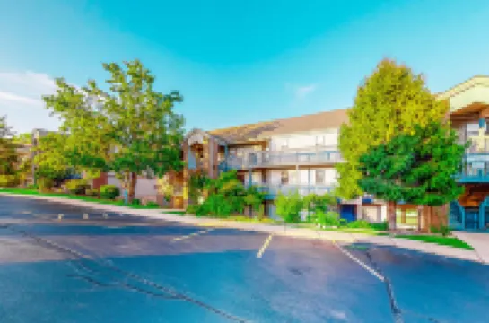 Golf-view condo with patio, central AC, pool, tennis & golf on-site