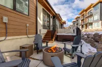 Gourmet Kitchen and Hot Tub - Amazing Mountain Escape