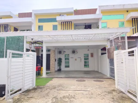 Co. Living Suite Отели рядом с достопримечательностью «Gadong Night Market»