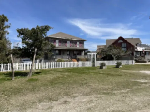 Charming Historic Home with Outdoor Shower and Two Kitchens - Spacious Retreat