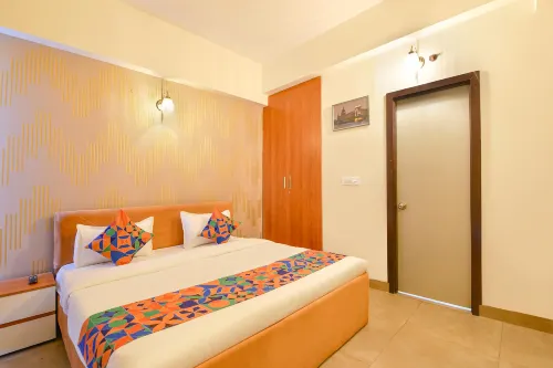 FabHotel Prime Spectrum Metro - with Pool |  5 Mins Walk from Sector 75 Metro - مسبح