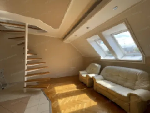 Mathias, a Spacious 2-Bedroom Apartment with 2 Bathrooms & Private Parking