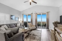 Awe-Inspiring Gulf Views and Inviting Pool - Amazing Beach Haven