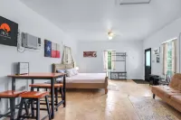 Cozy Cabin with Scenic Views and Fire Pit - Charming Hill Country Retreat Hotels in Hays County
