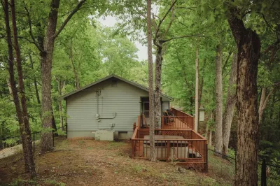 Mtn Cottage- Serene Location,Pigeon Forge & Gatlinburg-Arts &Crafts District Hotels near Judy Jones Pottery