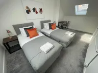 3 Bedroom New House with Wi-Fi Sleep 5 by Home Away from Home