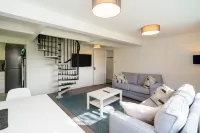 The WhiteCottage at Gildridge wd Hot Tub Hotels in Halland