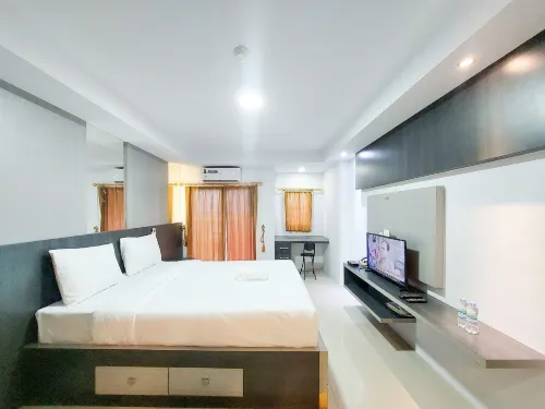Homey and Warm Studio Apartment at Mansyur Residence - Homestays