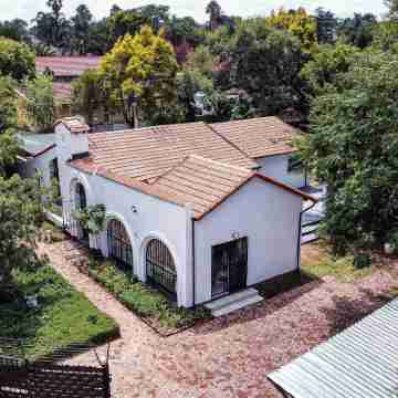 The Cottage-1 Bed-Pool-BBQ-Fibre-Solar-Samrand Hotel Exterior