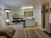 La Collage Inn