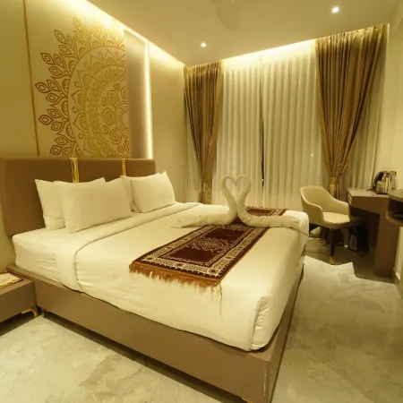 Yuvraj Le: Royale