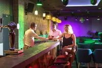 Leonardo Laura Beach & Splash Resort - bar