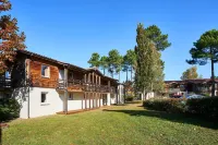Résidence Pierre & Vacances les Cottages du Lac โรงแรมในลองด์