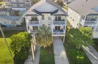 Hot Tub 4 Bedroom Beach Escape 3 Min Walk to Ocean