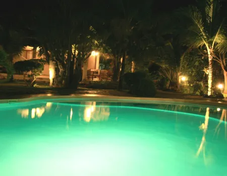 Watamu Villa with Service Personnel Отели рядом с достопримечательностью «Watamu Beach»