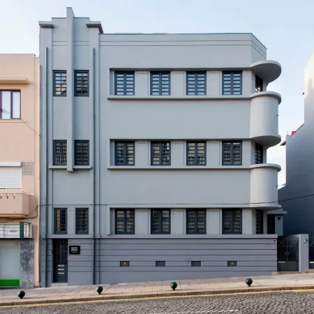 Oporto Serviced Apartments - Alvares Cabral Отели рядом с достопримечательностью «Церковь Святого Мартина Седофейта»