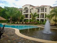 Well-Decorated 3rd-Floor Unit with Unique Designs and Mountainview in Coco - Pools