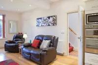 Sapphire - Spacious Apartment Near the Sea