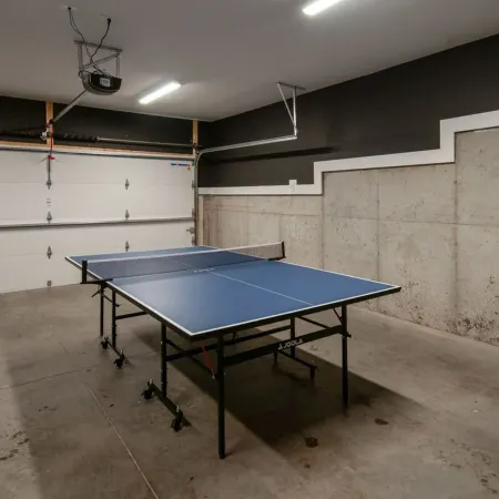 Luxury Retreat: Rooftop Hot Tub Double Deck & Game Room