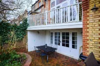 The Rosebery Retreat - Inviting 4bdr With Garden Hotels near magara restaurant