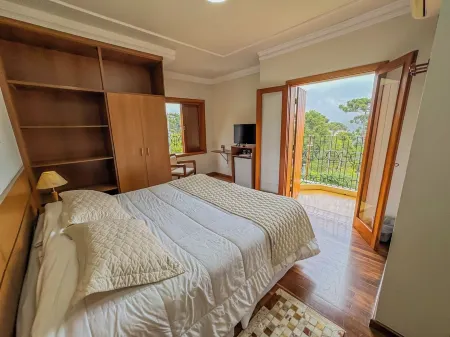 Pousada Victoria Villa by Nacional Inn - A 800 Metros da Vila Capivari Отели в г. Кампус-ду-Жордау