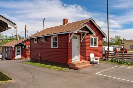 Vacation UniquEly cottage #1 Отели в г. Или