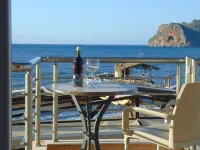 Comfy Beachfront Litinas Casa with SeaView