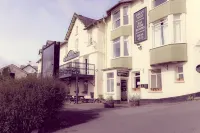 The Commodore Inn Hotel dekat Holker Hall and Gardens