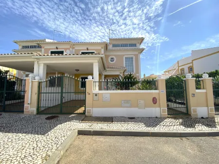 Pêra Amazing Villa with Pool by Homing Отели в г. Пера