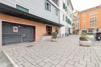 GuestHost - Scrovegni Design Apartment - Apartments