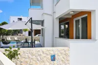 Nova Luxury Residence Apartment with Private Heated Pool - 3 tähden