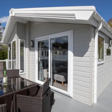 St Mary's View - Luxury Lodge, Short Walk to Beach, Parking