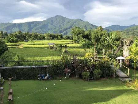 Hinpha Homestay Отели в г. Район Пуа