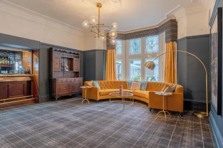 The Whitehall Hotel & Distillery Отели в г. Рамсботтом